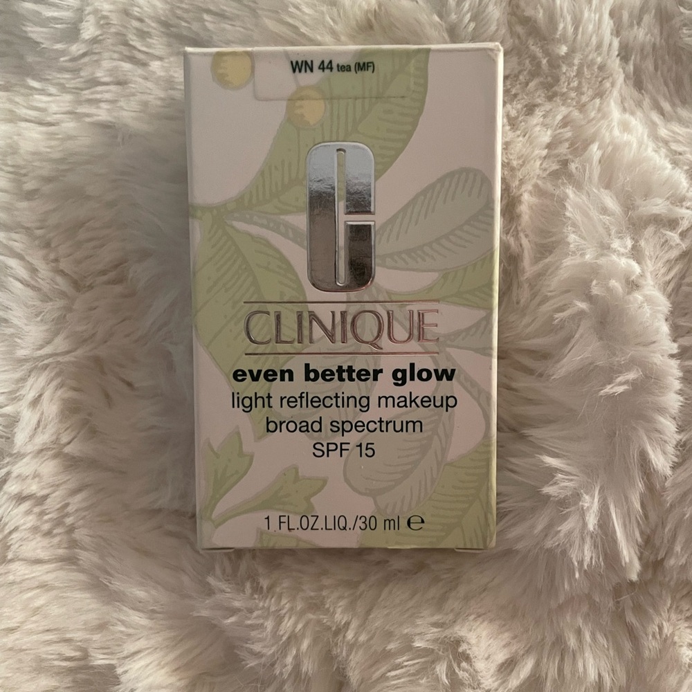 Clinique Even Better Glow Light Reflecting Makeup - Cream